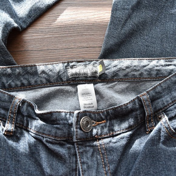 Venezia Right Fit Stretch Bootcut Distressed Straight Leg 3 Petite - Picture 5 of 6